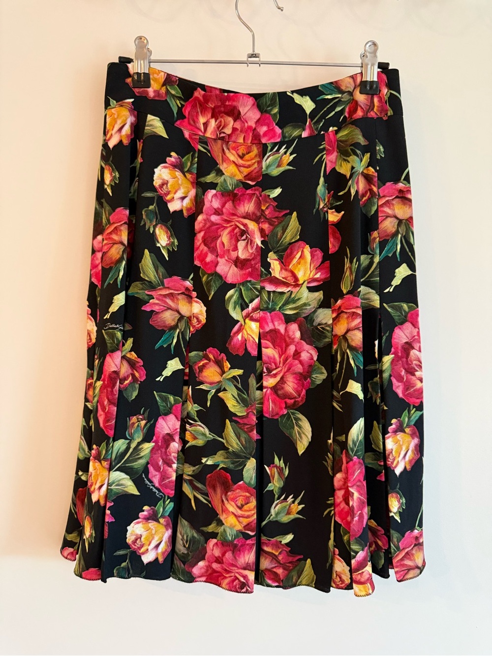 Dolce & Gabbana Black Rose Floral Pleated Skirt Size IT 40